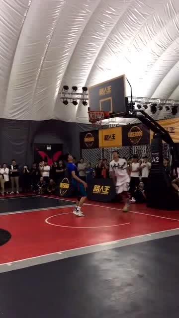 成人单挑篮球比赛视频,成人单挑篮球赛精彩瞬间回顾