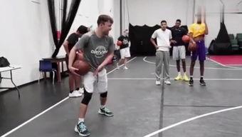 成人单杠视频训练教程,跟随视频教程轻松掌握技巧