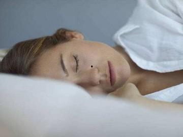 成人睡觉跺脚好吗视频讲解,揭秘成人睡觉跺脚的利与弊