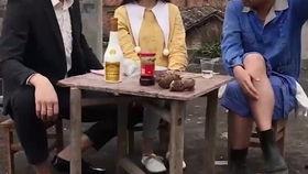 成人喝水搞笑视频,成人搞笑视频集锦