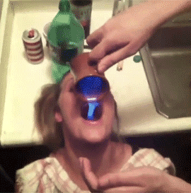 成人玩泥巴搞笑段子视频,成人搞笑泥巴挑战，笑料百出！