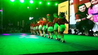 成人舞蹈报名现场视频,成人舞蹈报名盛况空前  第2张