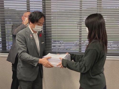 日本 成人年龄限制视频,视频揭秘法律与现实的界限 第3张 日本 成人年龄限制视频,视频揭秘法律与现实的界限 第3张